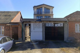 Дом 300 м² на участке 4 сот.