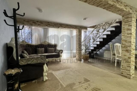 Дом 245 м² на участке 6 сот.