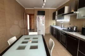4-к. квартира, 145 м², 3/10 эт.