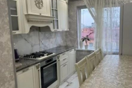 3-к. квартира, 80 м², 8/9 эт.